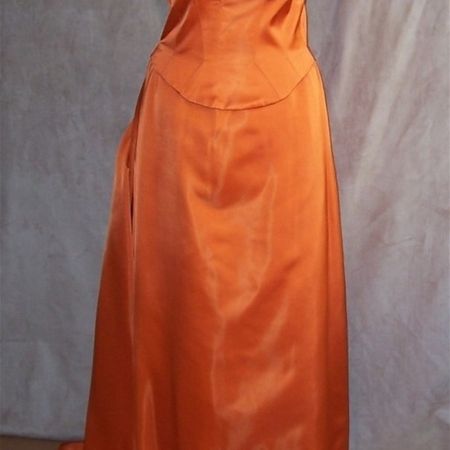 Orangefarbenes Abendkleid klein