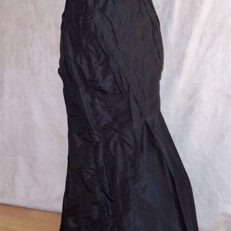 Schwarzes Drapékleid klein
