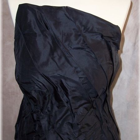 Schwarzes Drapékleid Oberteil klein